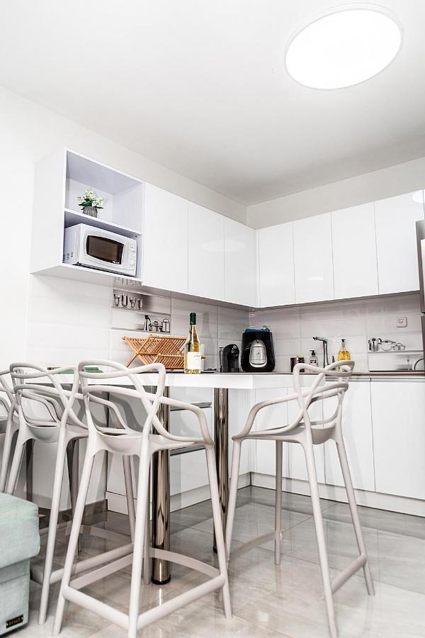 דירת גן פונה לבריכה - Pool Garden View Eilat Apartment ภายนอก รูปภาพ
