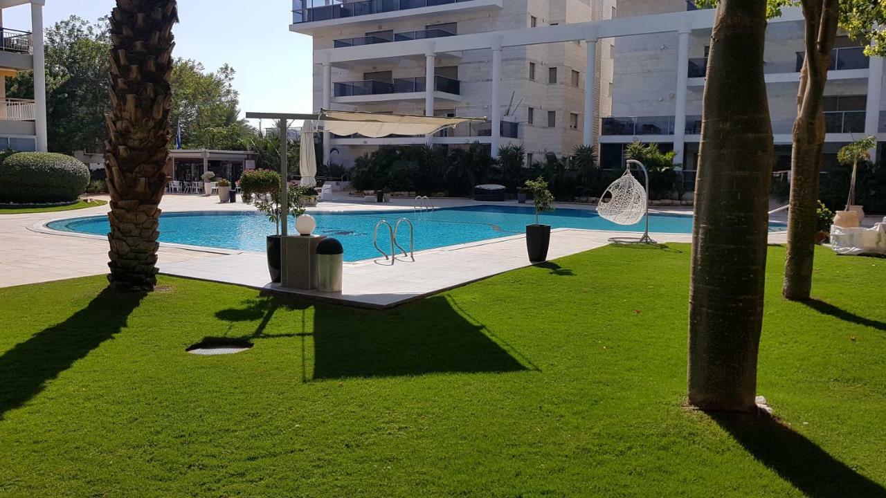 דירת גן פונה לבריכה - Pool Garden View Eilat Apartment ภายนอก รูปภาพ
