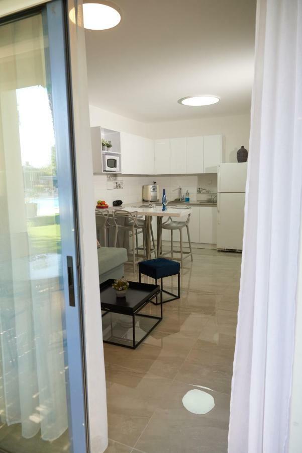 דירת גן פונה לבריכה - Pool Garden View Eilat Apartment ภายนอก รูปภาพ