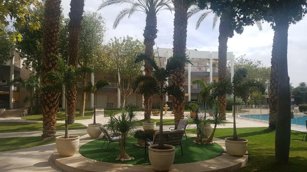 דירת גן פונה לבריכה - Pool Garden View Eilat Apartment ภายนอก รูปภาพ
